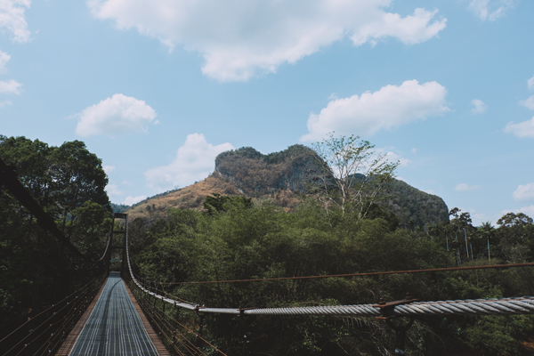 สะพานแขวน ภูเขารูปหัวใจ