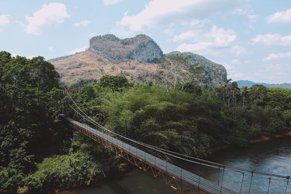 สะพานแขวน ภูเขารูปหัวใจ