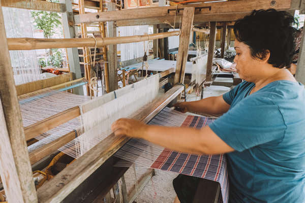 ผลิตภัณฑ์และศิลปะพื้นบ้าน