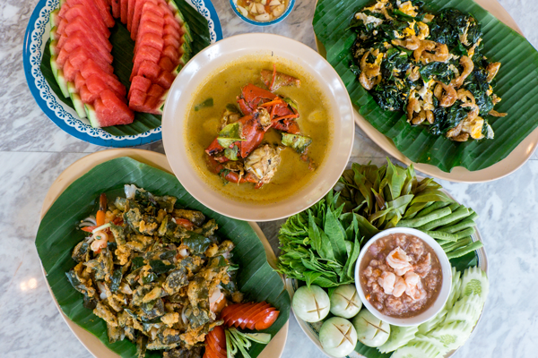 อาหารพื้นถิ่น