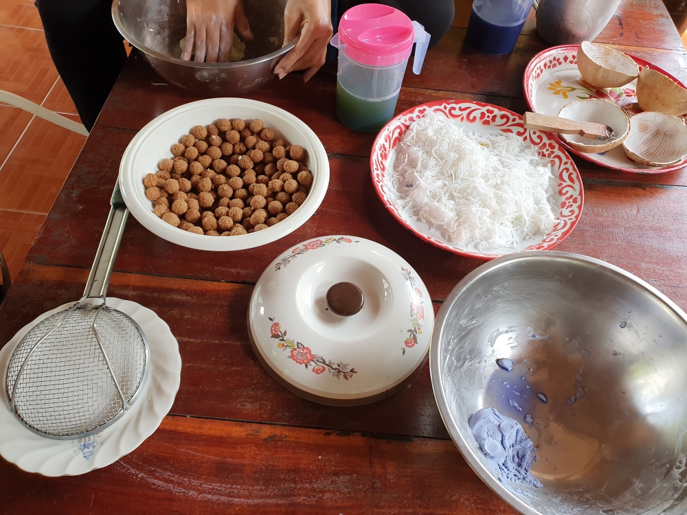 การทำขนมไทย