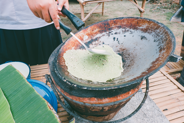 ขนมเบื้องโบราณ และข้าวโปง