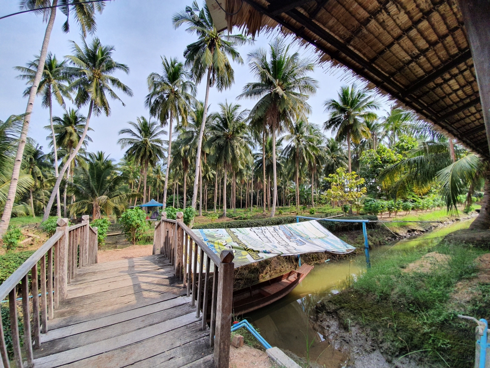 ชุมชนบ้านริมคลองโฮมสเตย์