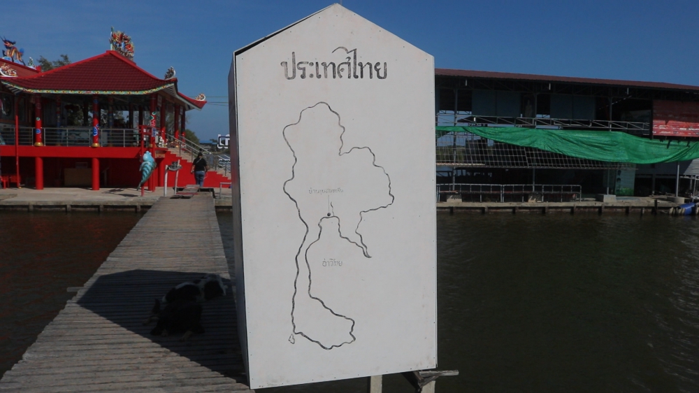 ศาลเจ้าพ่อหนุ่มน้อยลอยชาย